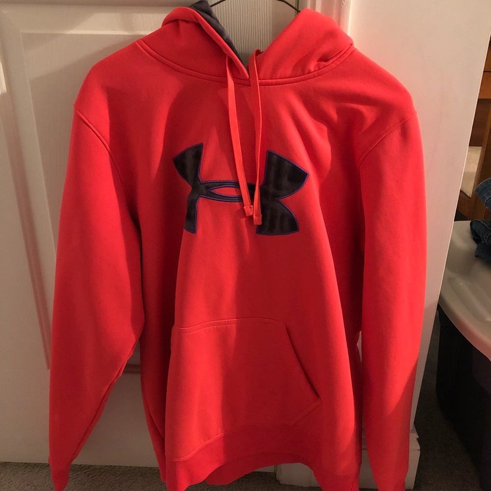 Under Armour size small hoodie/sweatshirt